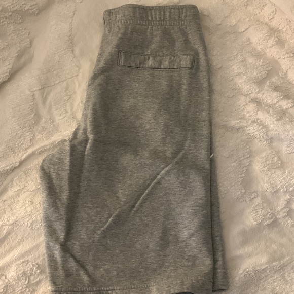 Men’s shorts - Picture 2 of 4